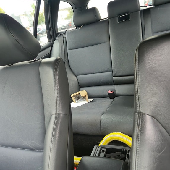 BMW 320i 2 of 8