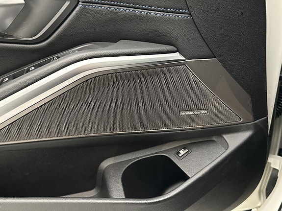 BMW 330e 10 of 30