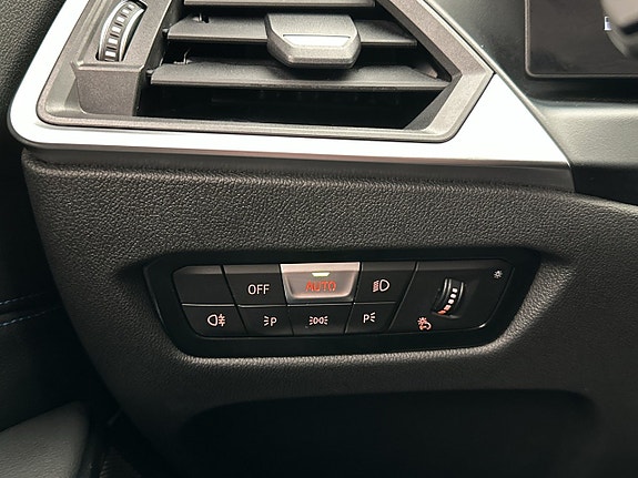 BMW 330e 29 of 30