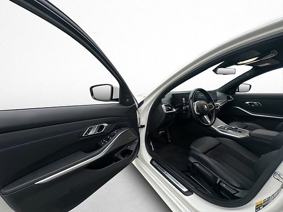 BMW 330e 9 of 30