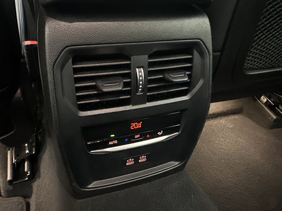 BMW 330e 25 of 30