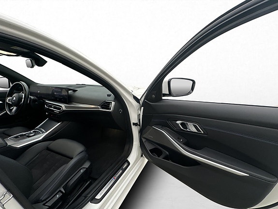 BMW 330e 23 of 30