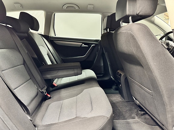 Volkswagen Passat 7 of 10