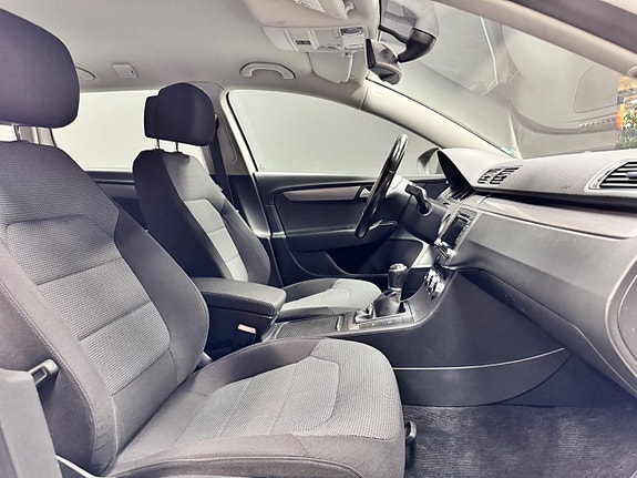 Volkswagen Passat 8 of 10