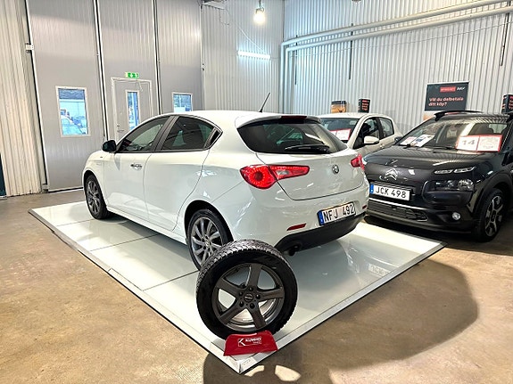 Alfa Romeo Giulietta 6 of 13