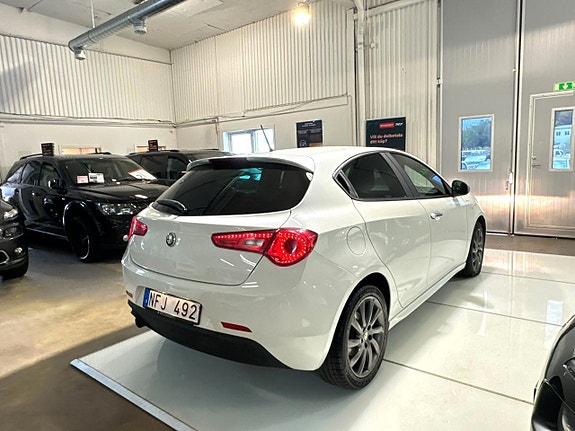 Alfa Romeo Giulietta 7 of 13