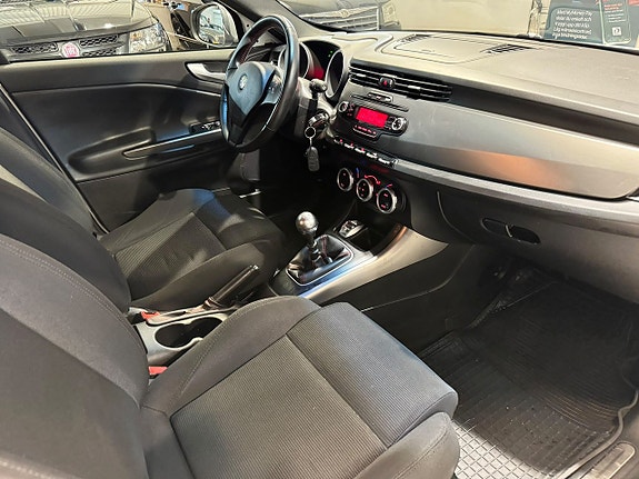 Alfa Romeo Giulietta 11 of 13