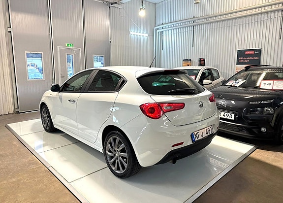 Alfa Romeo Giulietta 5 of 13
