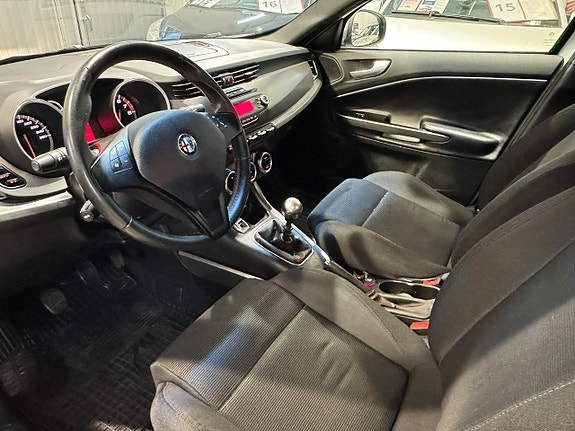 Alfa Romeo Giulietta 8 of 13