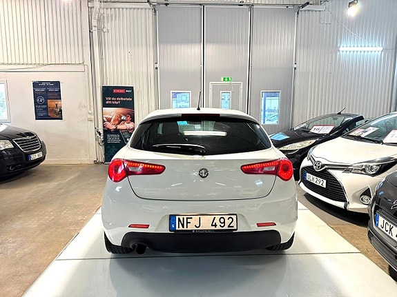 Alfa Romeo Giulietta 13 of 13