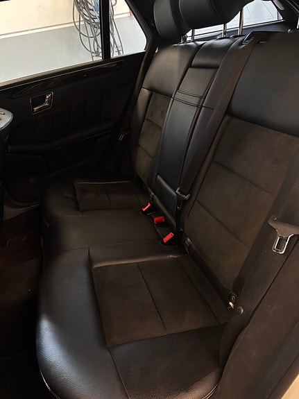 Mercedes-Benz E220 5 of 6