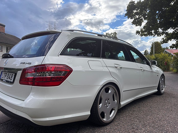 Mercedes-Benz E220 4 of 6