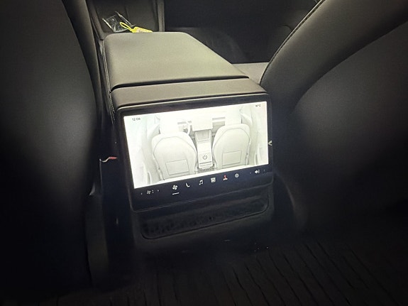 Tesla Model 3 24 of 30