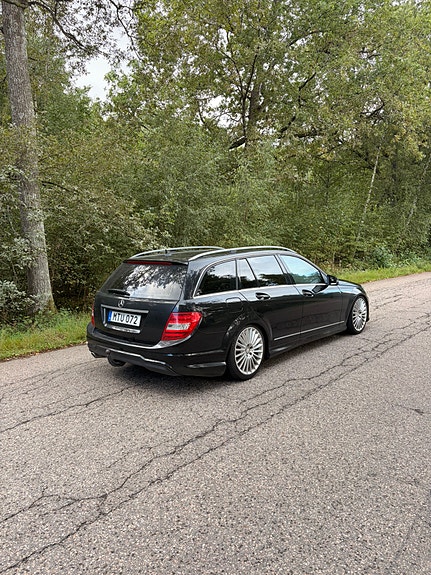 Mercedes-Benz C200 3 of 6
