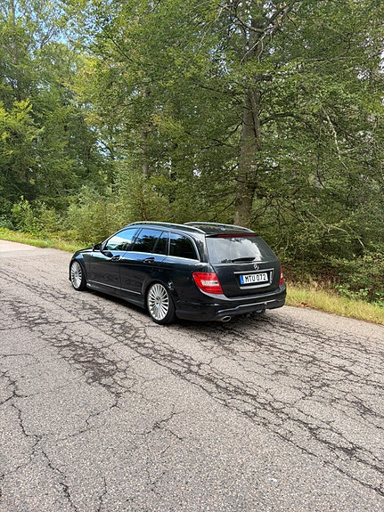 Mercedes-Benz C200 2 of 6
