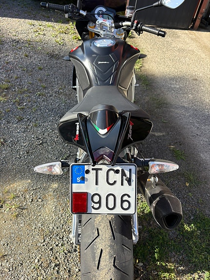 Aprilia Tuono V4 R 8 of 13