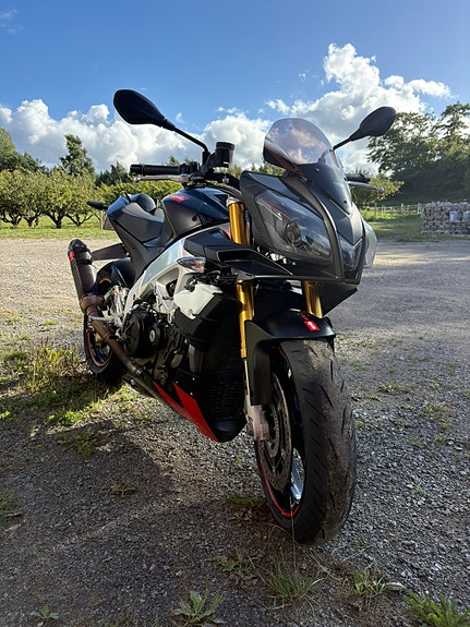 Aprilia Tuono V4 R 11 of 13