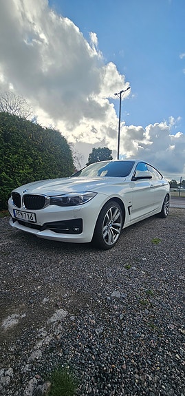 BMW 320d 2 of 9