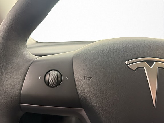 Tesla Model 3 26 of 30