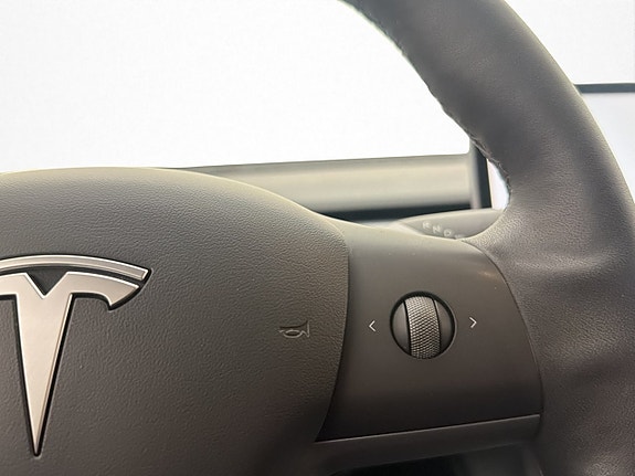 Tesla Model 3 27 of 30