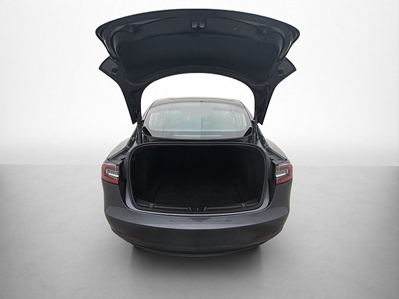 Tesla Model 3 9 of 30