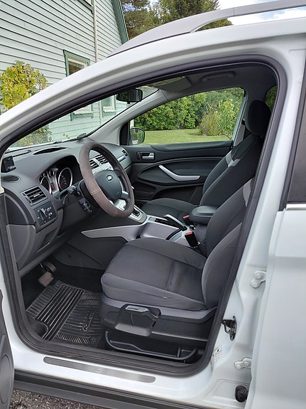 Ford Kuga 4 of 7
