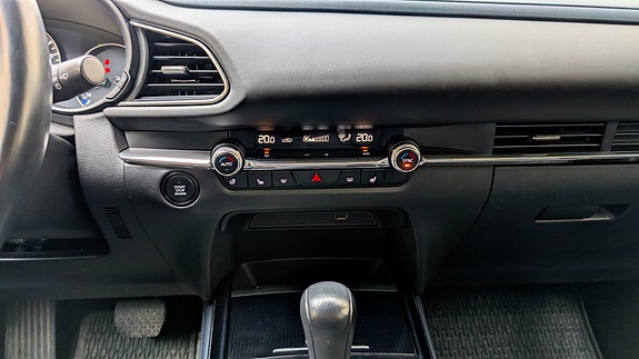 Mazda CX-30 10 of 15