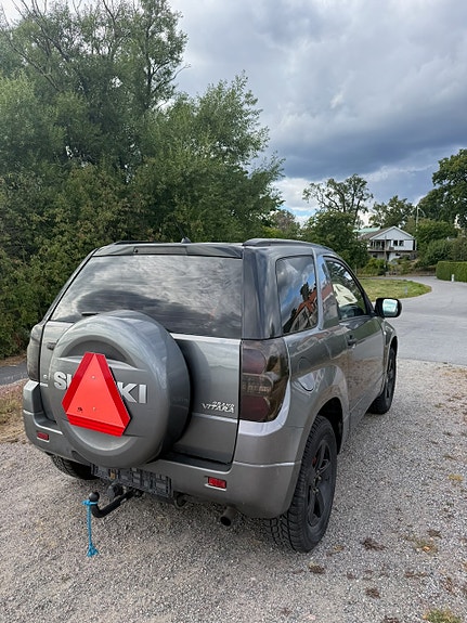 Suzuki Grand Vitara 3 of 9