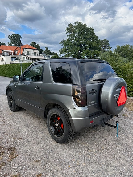 Suzuki Grand Vitara 2 of 9