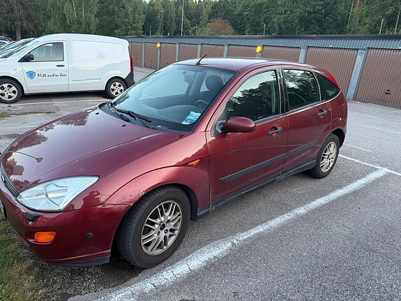 Ford Focus 2 of 6