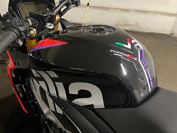 Aprilia TUONO V4 FACTORY 5 of 12