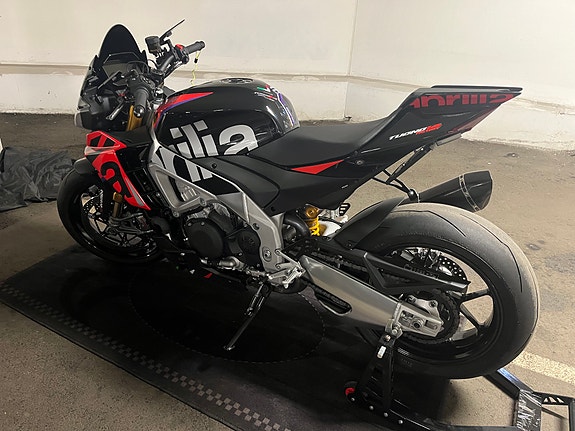 Aprilia TUONO V4 FACTORY 3 of 12