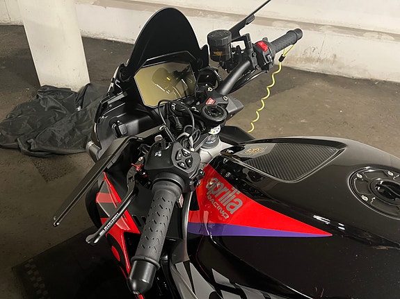 Aprilia TUONO V4 FACTORY 4 of 12