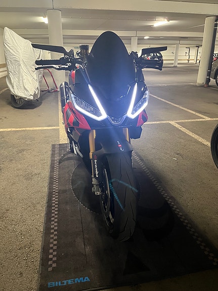 Aprilia TUONO V4 FACTORY 2 of 12