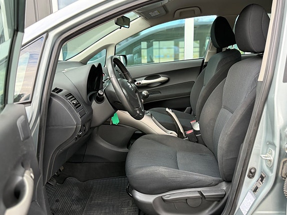 Toyota Auris 15 of 30