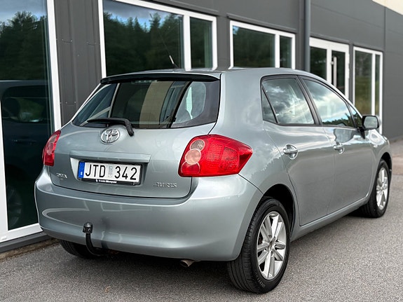 Toyota Auris 3 of 30