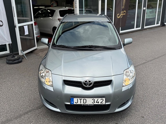 Toyota Auris 28 of 30