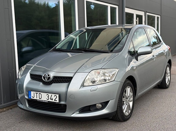 Toyota Auris 12 of 30