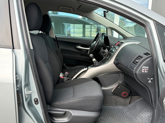 Toyota Auris 4 of 30