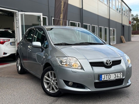 Toyota Auris 11 of 30