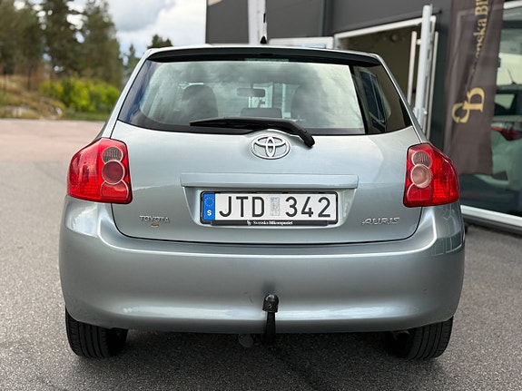 Toyota Auris 24 of 30