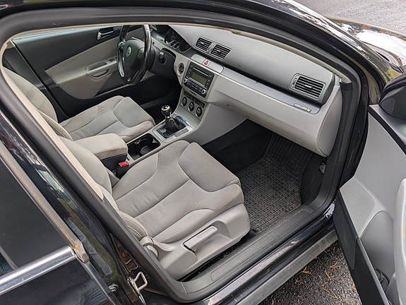 Volkswagen Passat 9 of 12