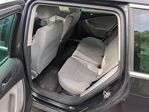 Volkswagen Passat 8 of 12