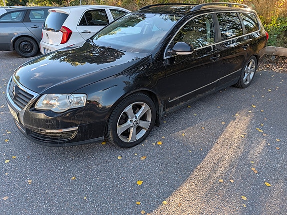 Volkswagen Passat 2 of 12