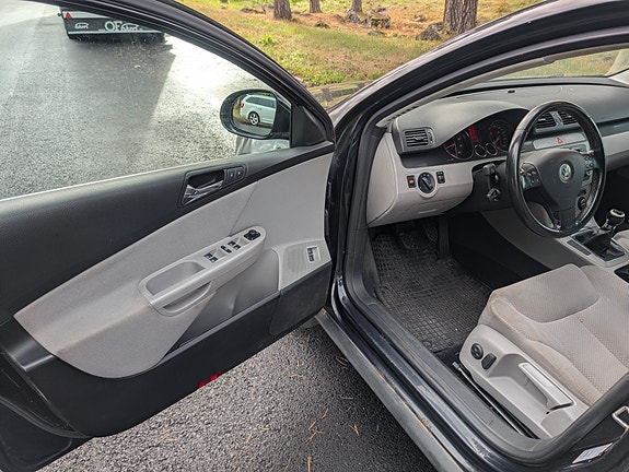 Volkswagen Passat 6 of 12