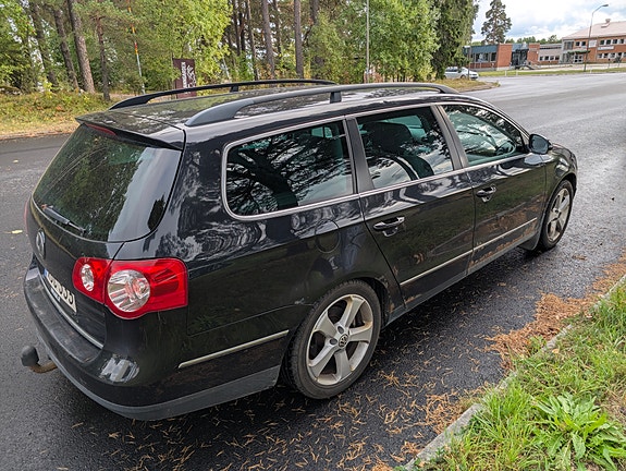Volkswagen Passat 4 of 12
