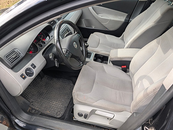 Volkswagen Passat 7 of 12