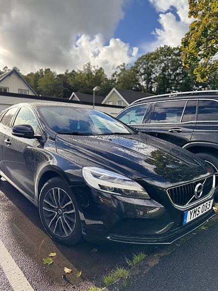 Volvo V40 2 of 5