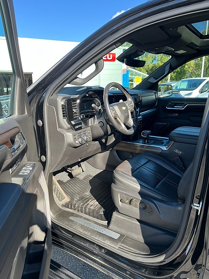 Chevrolet Silverado 1500 15 of 23