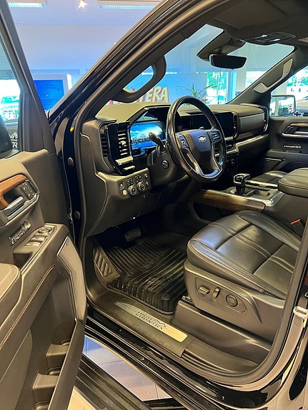 Chevrolet Silverado 1500 16 of 23